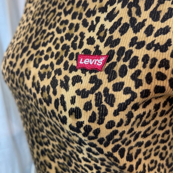 Levi’s Leopard Print Baby Tee - Picture 3 of 6